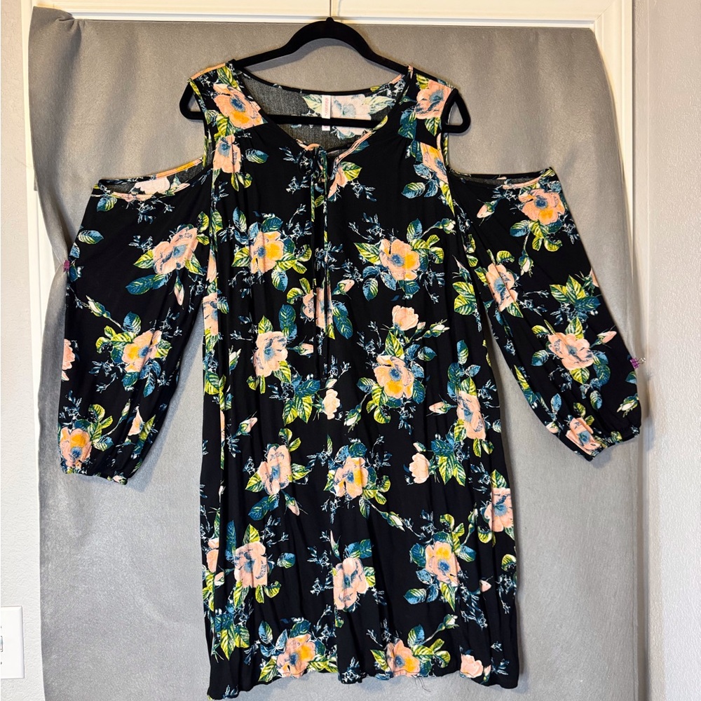 Xhilaration Black And Pink Cold Shoulder Knee Length Dress.  Excellent Condition